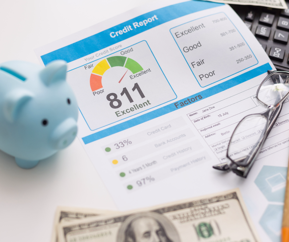 A blue piggy bank sits next to a credit report with an excellent score, a calculator, glasses, and a pen.